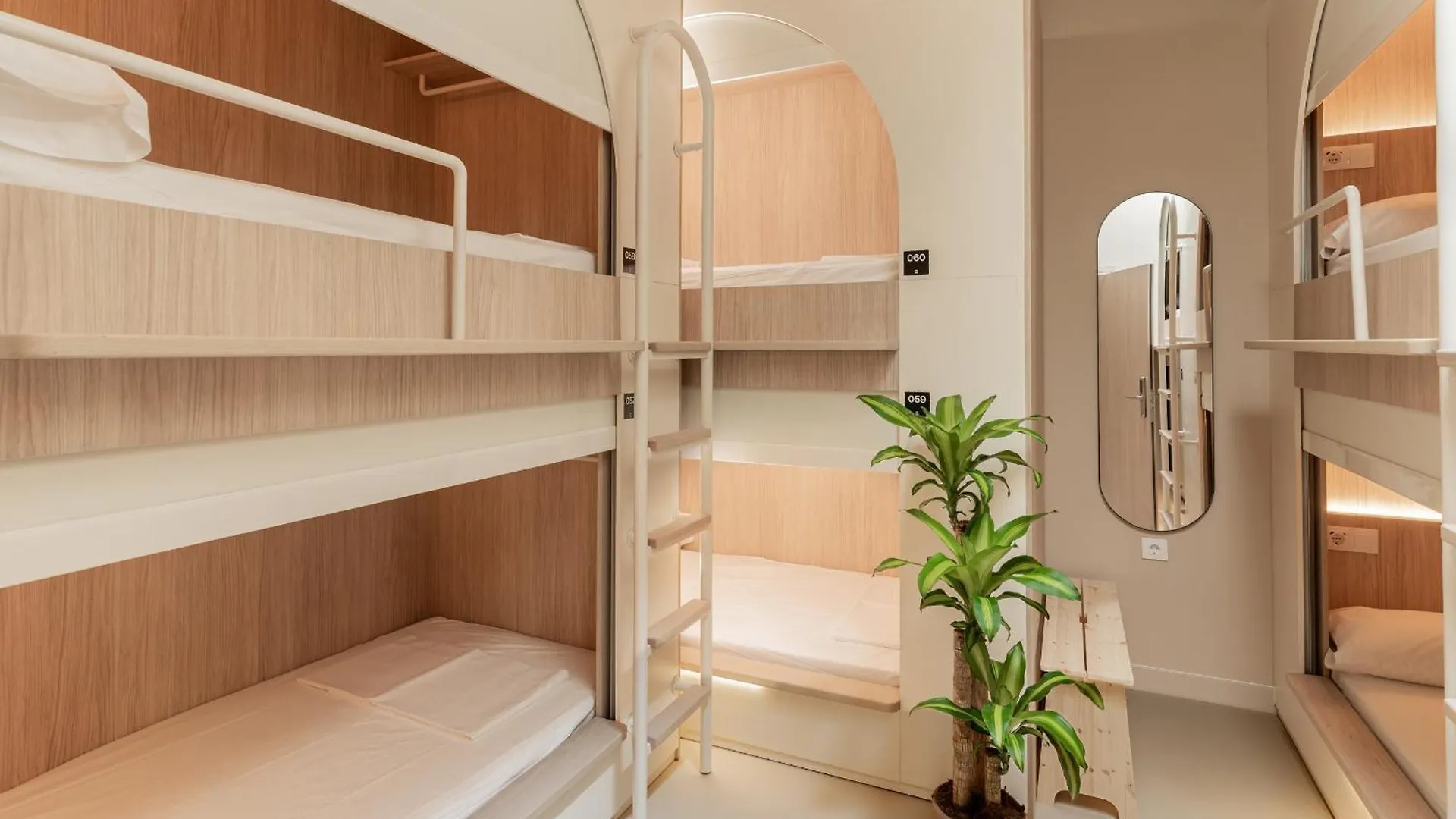 Literal Hotel Μάλαγα Ξενοδοχείο με κάψουλες
